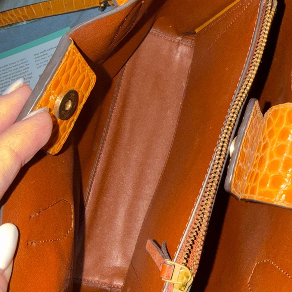 Tory Burch Tan Leather Shoulder Bag - Picture 4 of 6